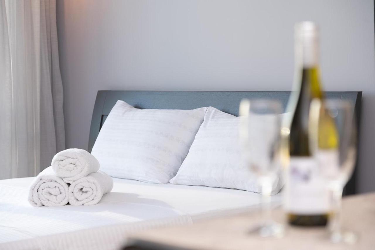 Stylish Panoramic Apartments. Smartplaza. Metro Minskaya Kiew Exterior foto