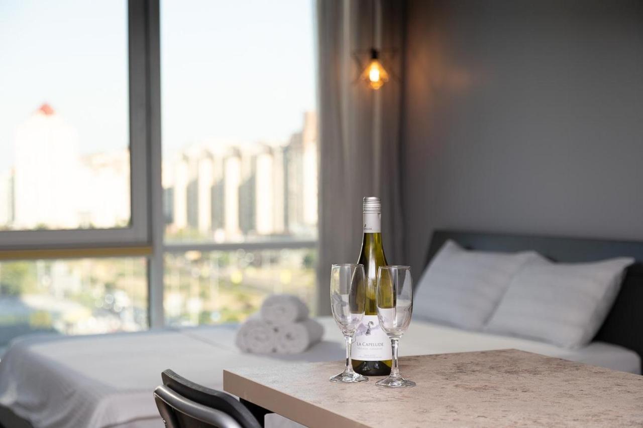 Stylish Panoramic Apartments. Smartplaza. Metro Minskaya Kiew Exterior foto