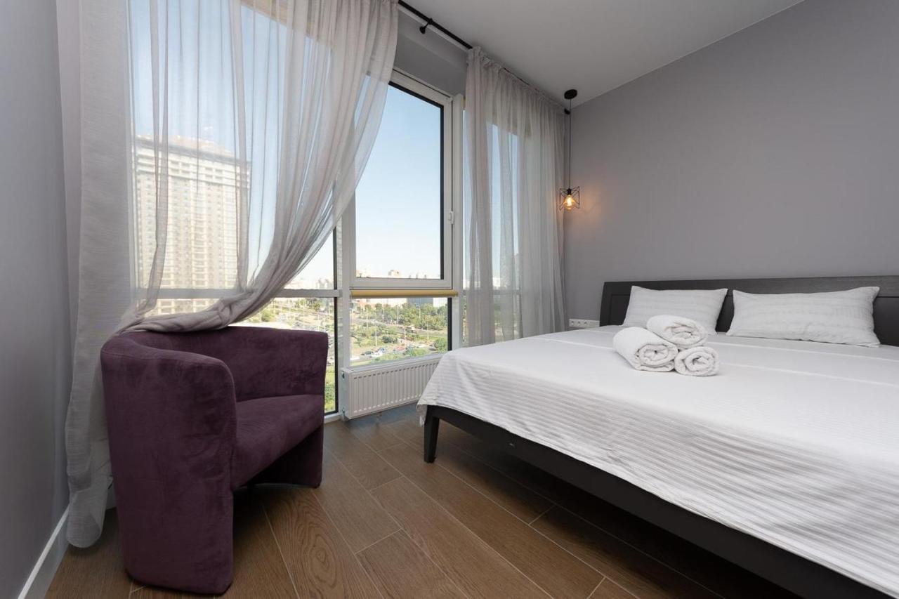 Stylish Panoramic Apartments. Smartplaza. Metro Minskaya Kiew Exterior foto
